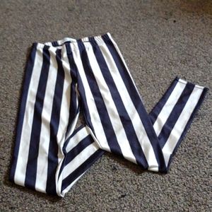 🖤🤍NWOT Black and White Striped Leggings🤍🖤